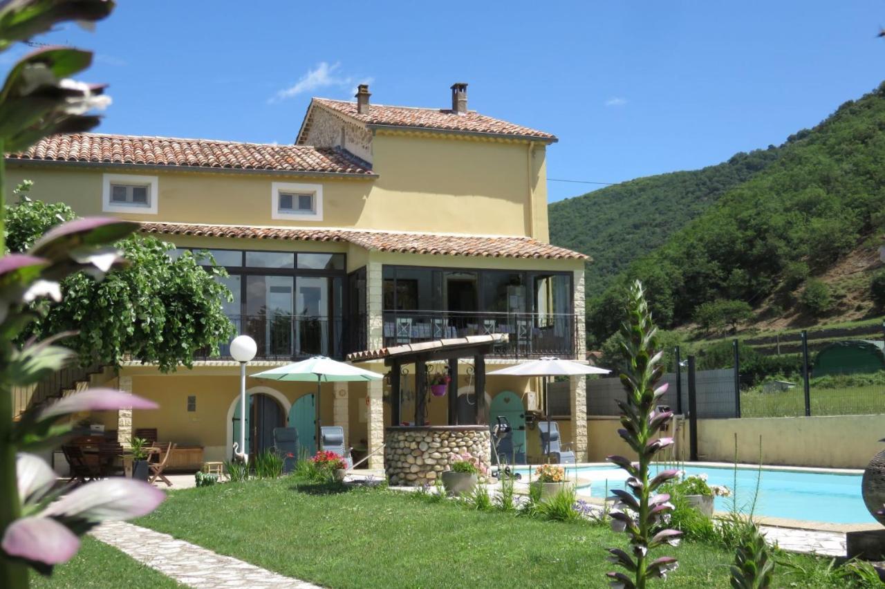 Au Grand Bonheur Bed & Breakfast Besseges Exterior photo