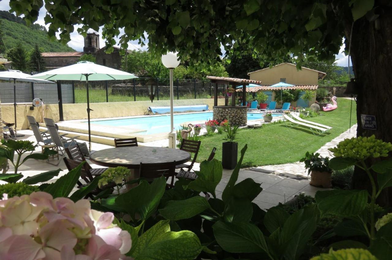 Au Grand Bonheur Bed & Breakfast Besseges Exterior photo