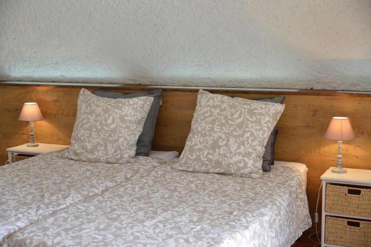 Au Grand Bonheur Bed & Breakfast Besseges Exterior photo