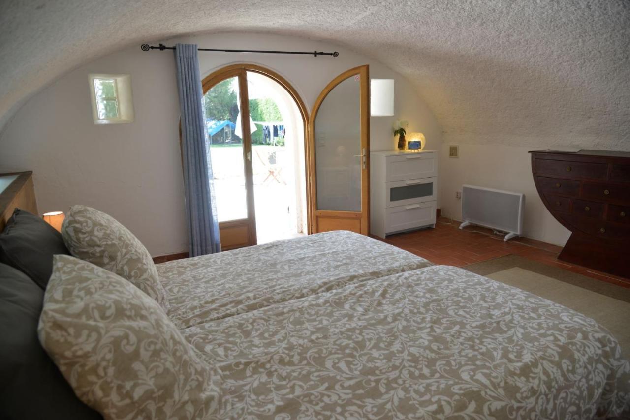 Au Grand Bonheur Bed & Breakfast Besseges Exterior photo