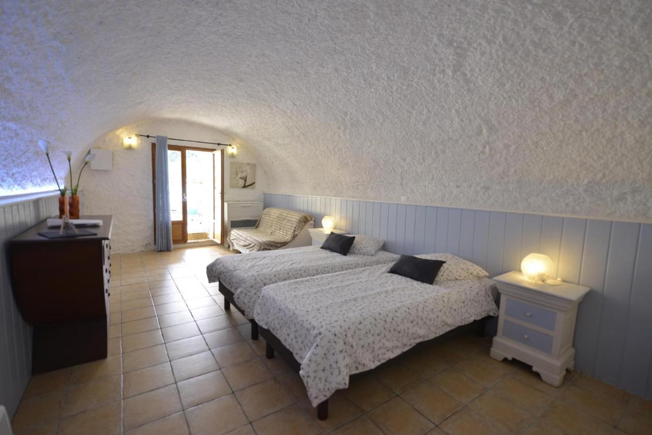 Au Grand Bonheur Bed & Breakfast Besseges Exterior photo