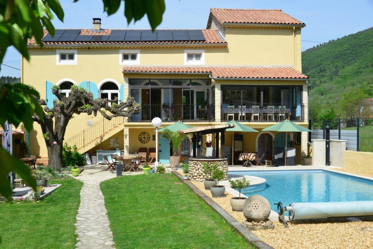Au Grand Bonheur Bed & Breakfast Besseges Exterior photo
