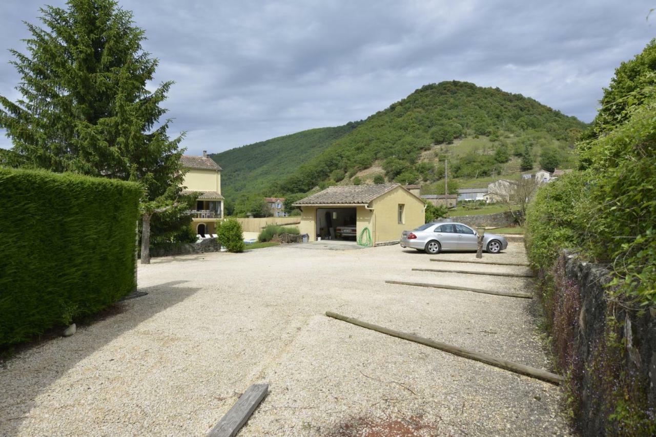 Au Grand Bonheur Bed & Breakfast Besseges Exterior photo